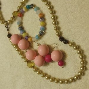 Brcace and watch  hold pink